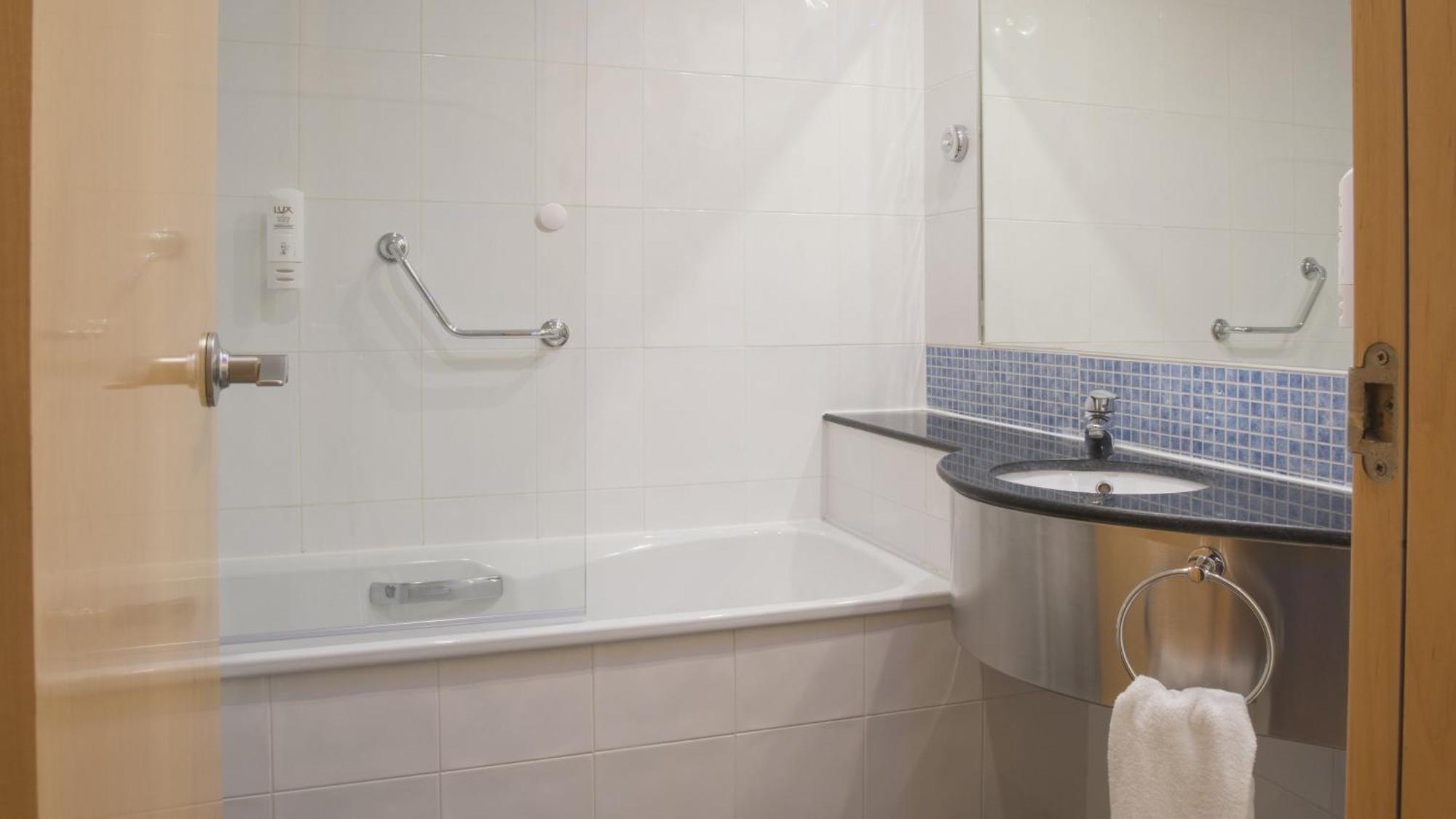 Holiday Inn Express Madrid-Getafe By Ihg מראה חיצוני תמונה