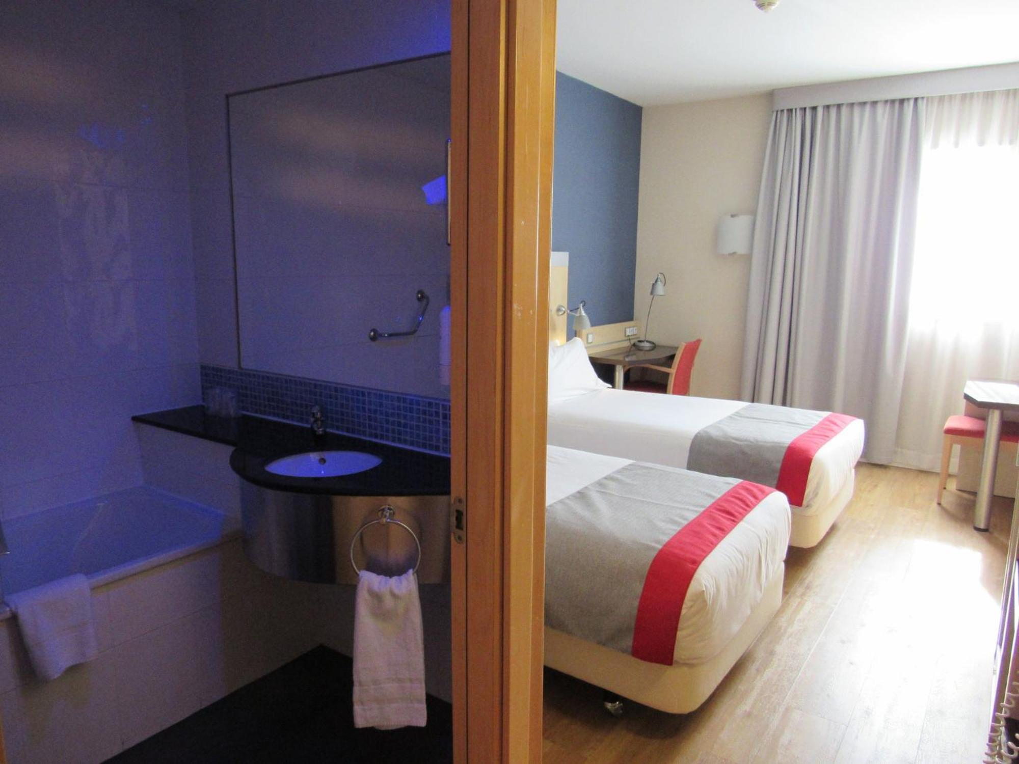 Holiday Inn Express Madrid-Getafe By Ihg מראה חיצוני תמונה