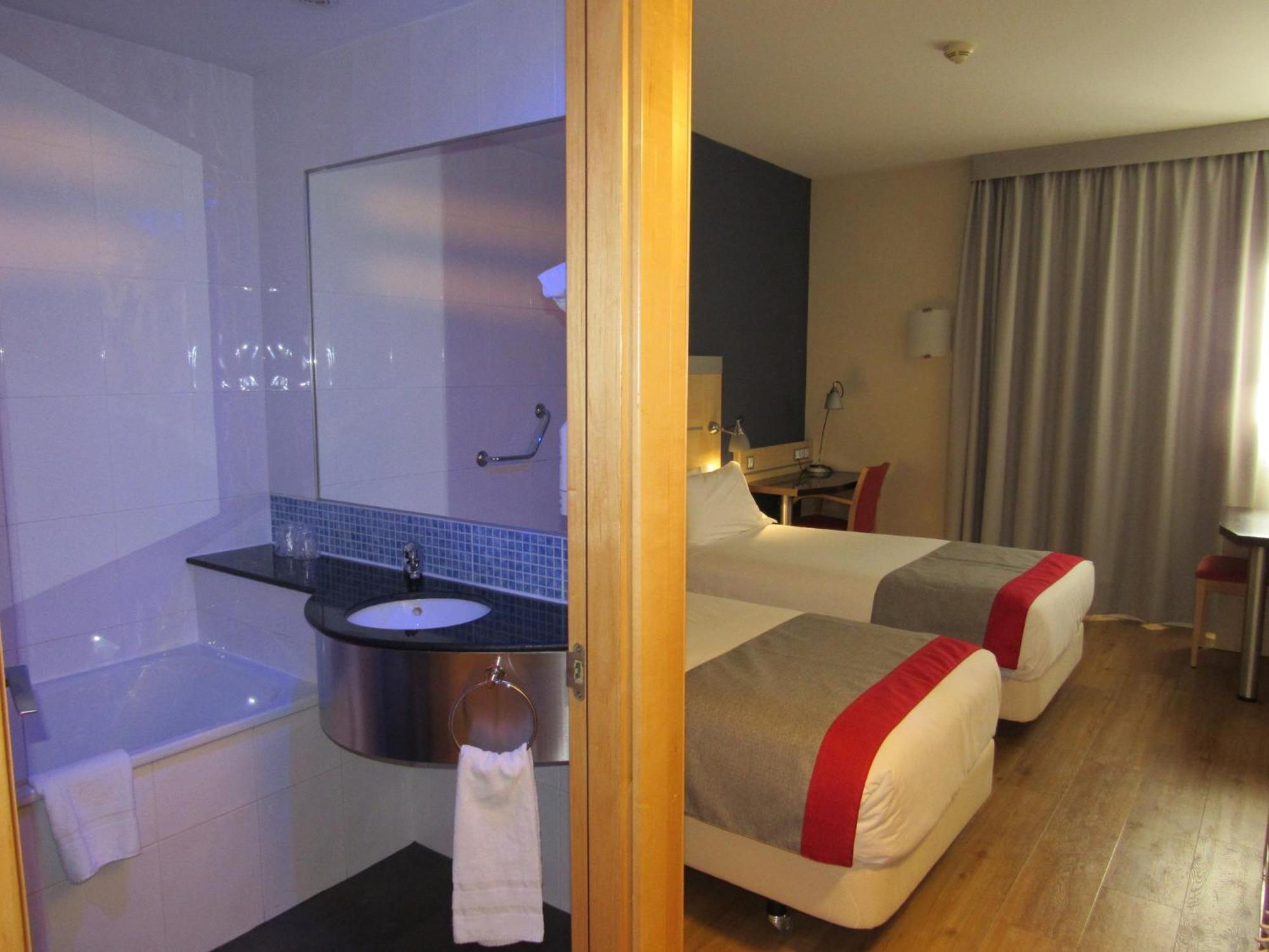 Holiday Inn Express Madrid-Getafe By Ihg מראה חיצוני תמונה