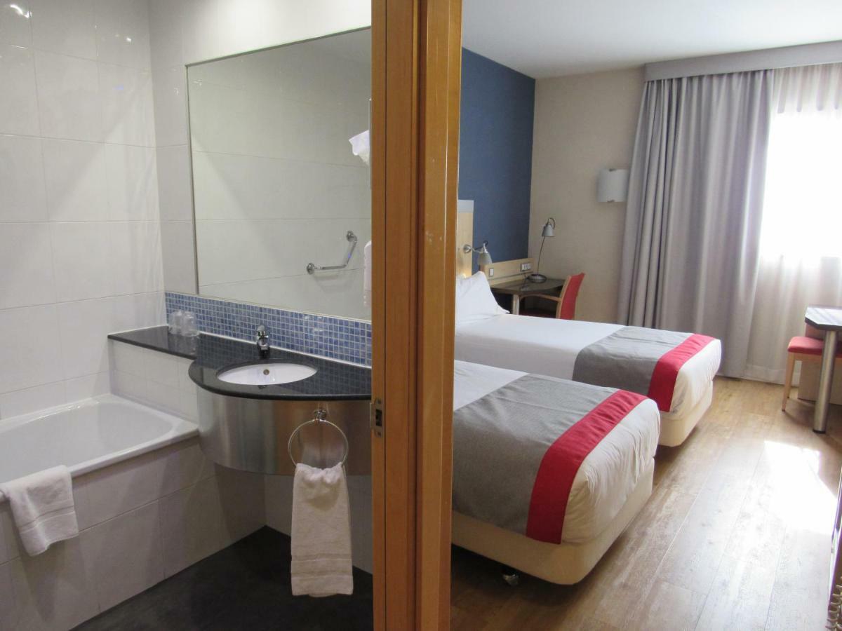 Holiday Inn Express Madrid-Getafe By Ihg מראה חיצוני תמונה